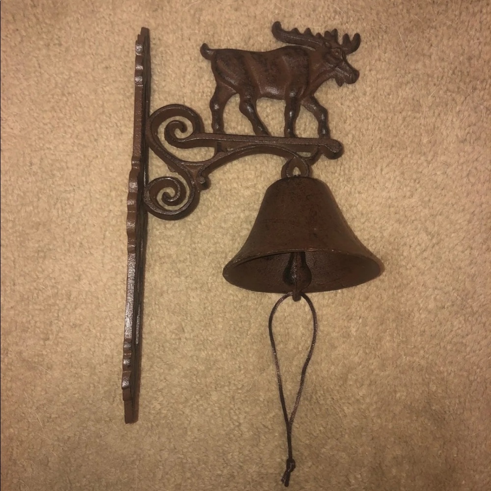 Metal moose wall hanging bell